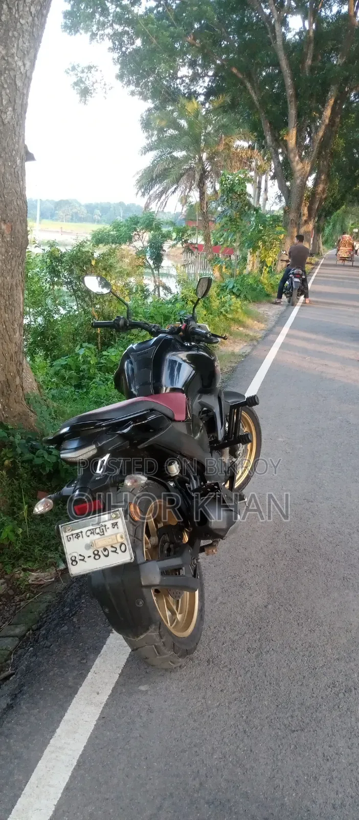 ইয়ামাহা এফজেডএস ভি৩ ২০২২ কালো