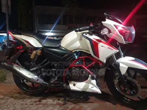 টিভিএস আপাচে RTR 160 2V ২০১৬ সাদা