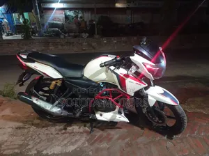 টিভিএস আপাচে RTR 160 2V ২০১৬ সাদা