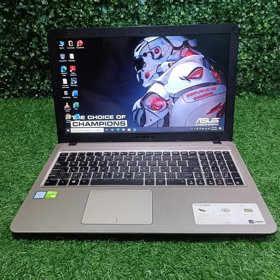 Laptop ASUS 4GB Intel SSD 500GB