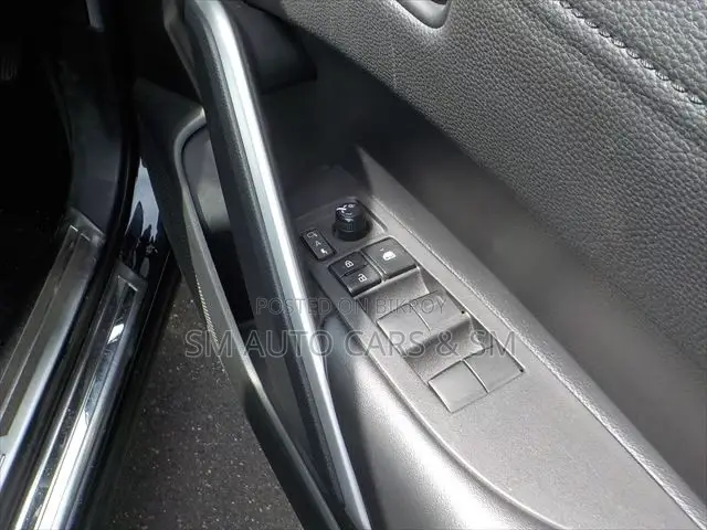 টয়োটা করোল্লা ক্রস ২০২২ কালো