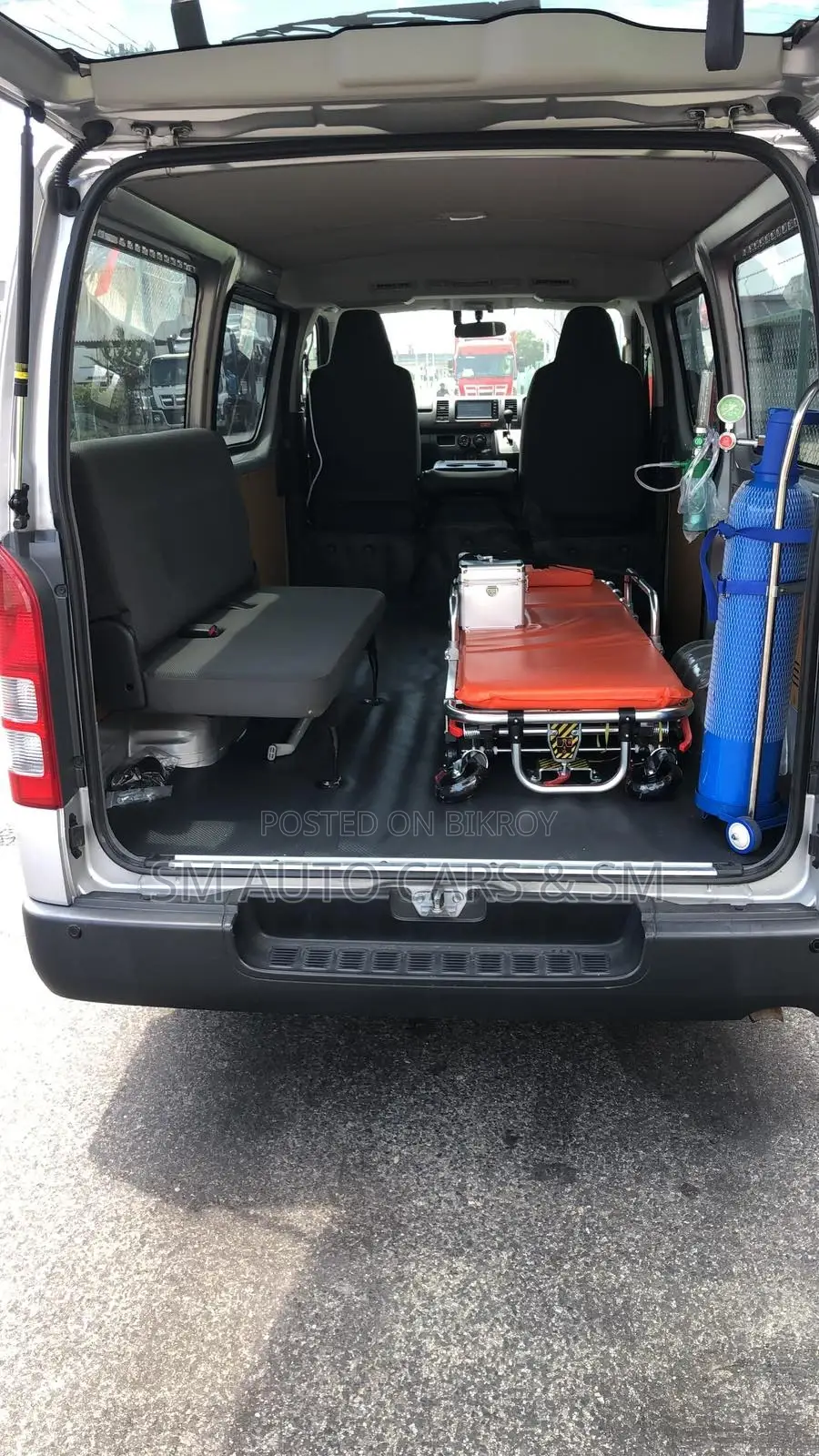 Toyota HiAce 2022 Silver