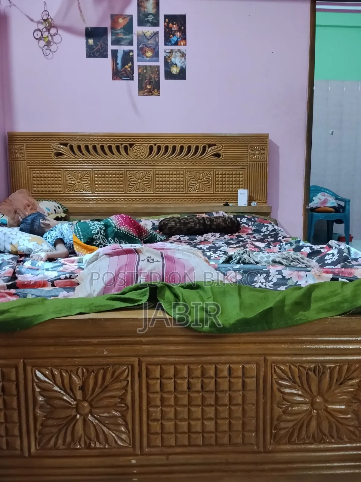 ২টা খাট আর ১ টা ওয়ারড্রব বিক্রি করা হবে।