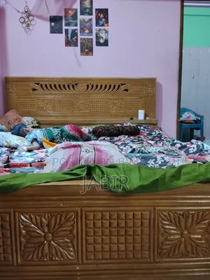 ২টা খাট আর ১ টা ওয়ারড্রব বিক্রি করা হবে।