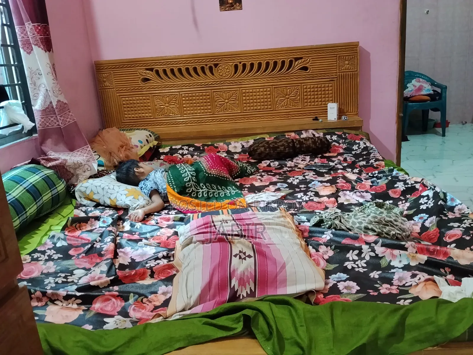 ২টা খাট আর ১ টা ওয়ারড্রব বিক্রি করা হবে।