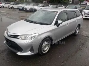 Toyota Corolla Fielder 1.5 Hybrid FWD 2021 Silver
