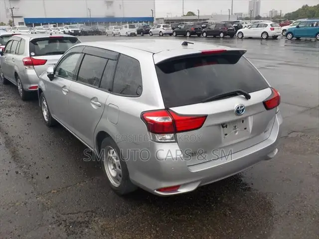 Toyota Corolla Fielder 1.5 Hybrid FWD 2021 Silver