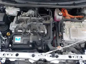 Toyota Corolla Fielder 1.5 Hybrid FWD 2021 Silver