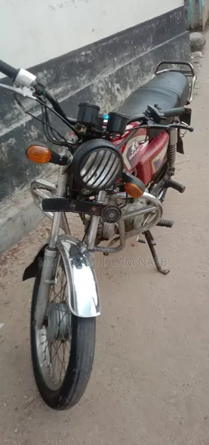 ডায়াং অ্যাপোলো ২০১২ লাল