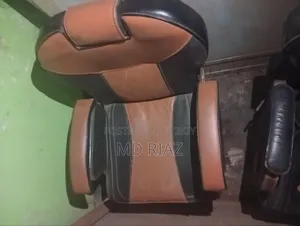 সেলুনের সব কিছু বিক্রি করতে চাই