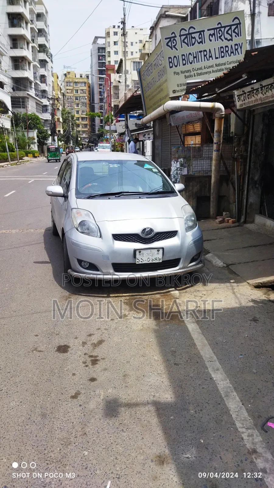 Toyota Vitz 2010 Silver