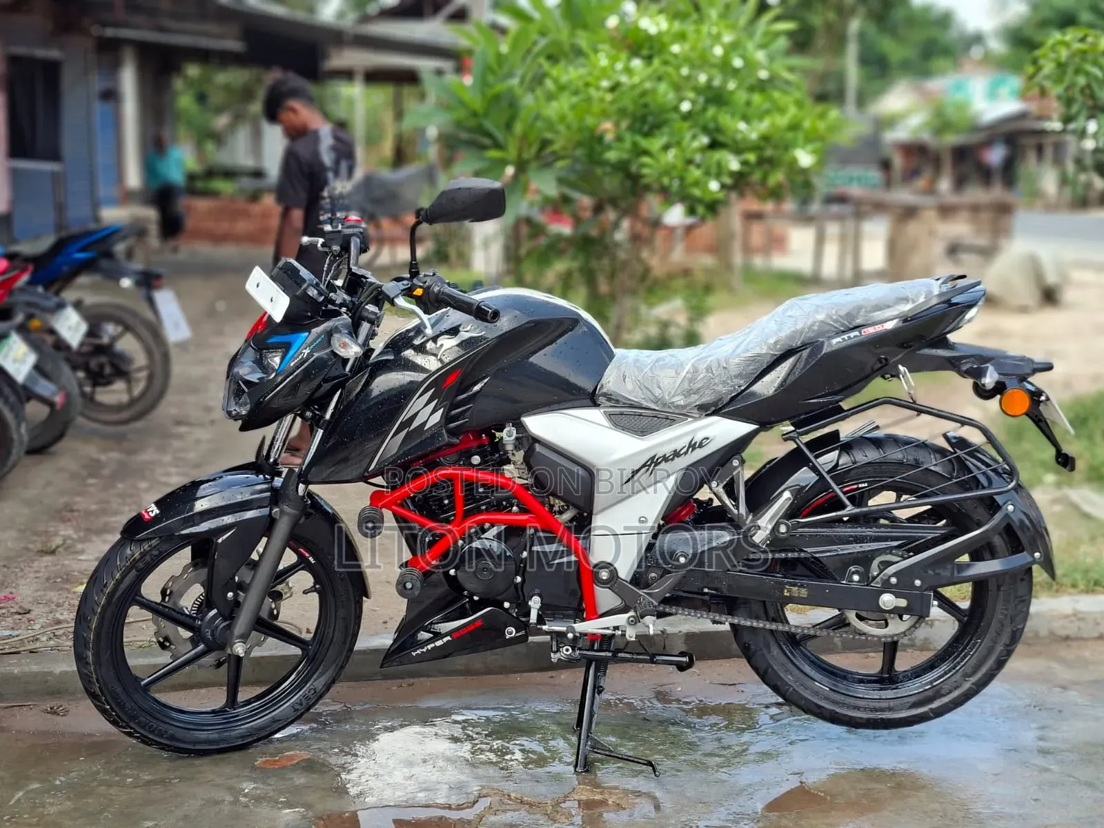 TVS Apache RTR 160 4V 2026 Black