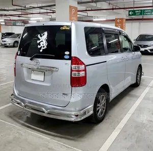 Toyota Noah 2011 Silver