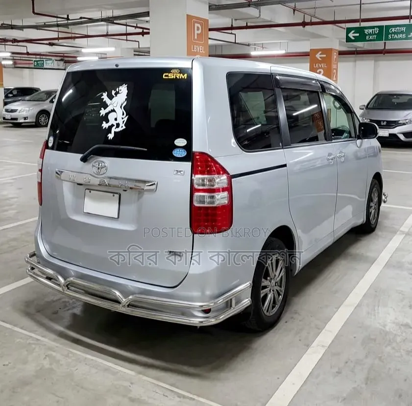 Toyota Noah 2011 Silver