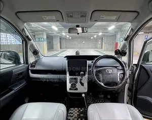Toyota Noah 2011 Silver