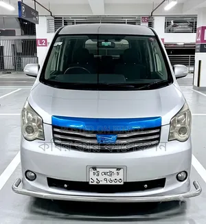 Toyota Noah 2011 Silver