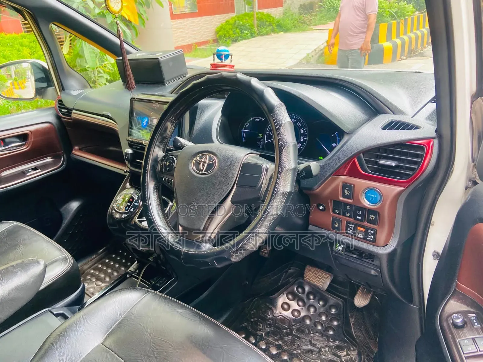 Toyota Esquire 2018 Pearl