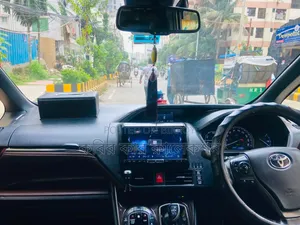 Toyota Esquire 2018 Pearl