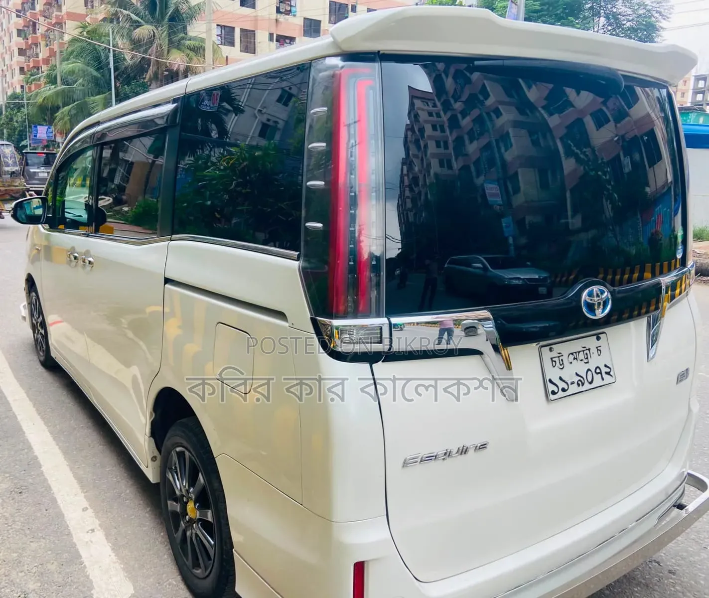 Toyota Esquire 2018 Pearl
