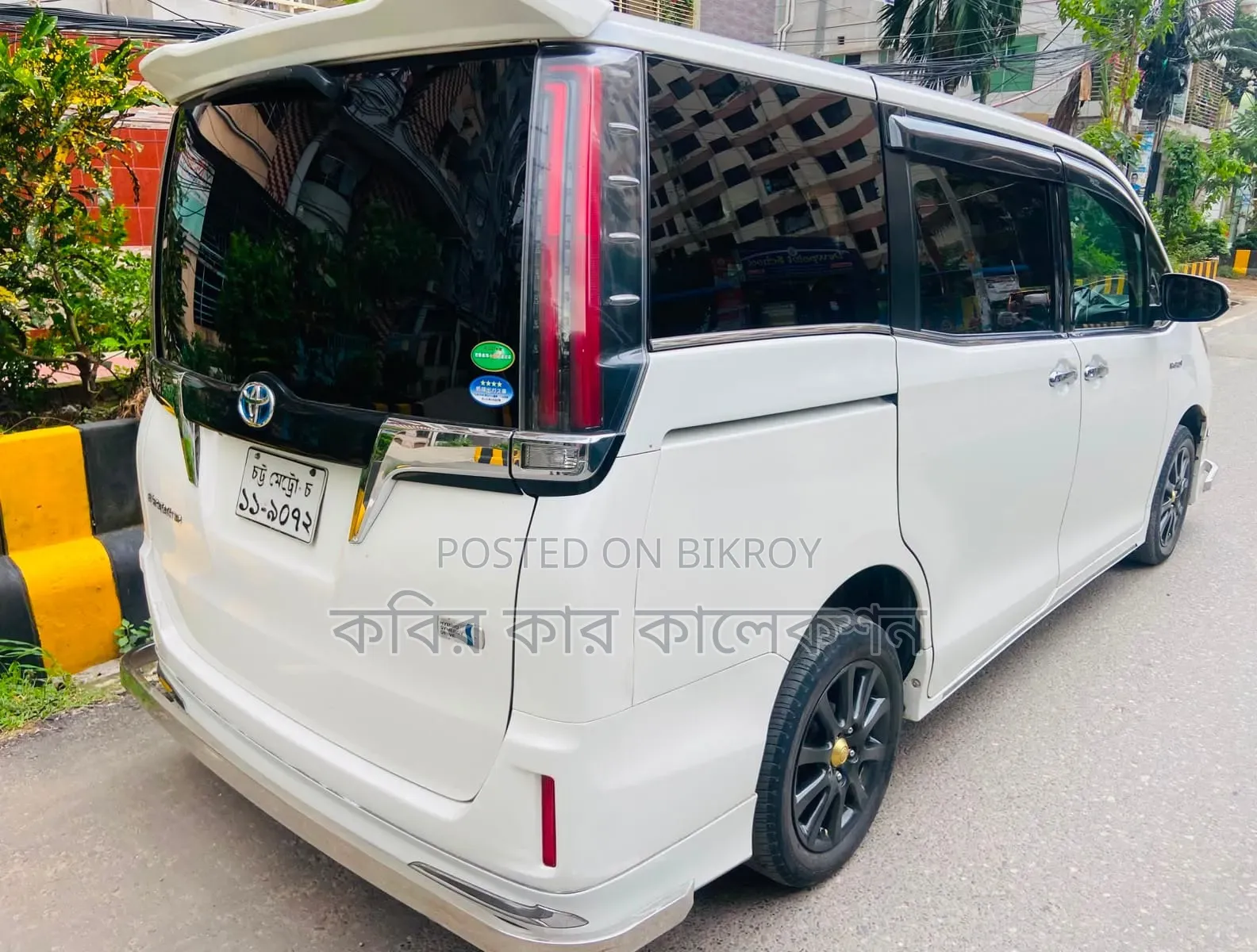 Toyota Esquire 2018 Pearl