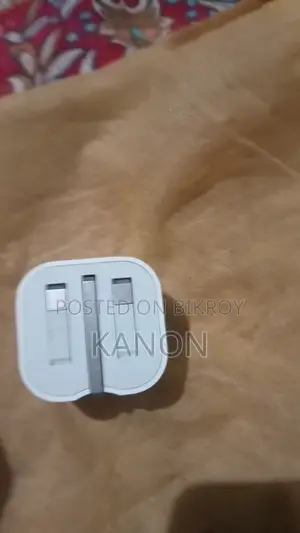 অরিজিনাল আইফোন অ্যাডাপ্টার