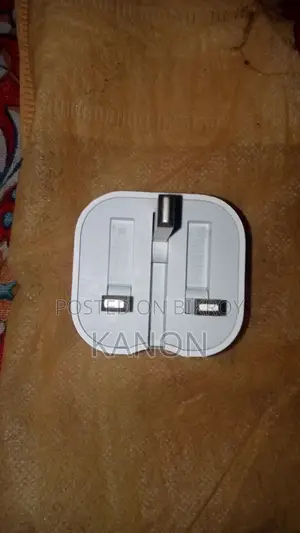 অরিজিনাল আইফোন অ্যাডাপ্টার