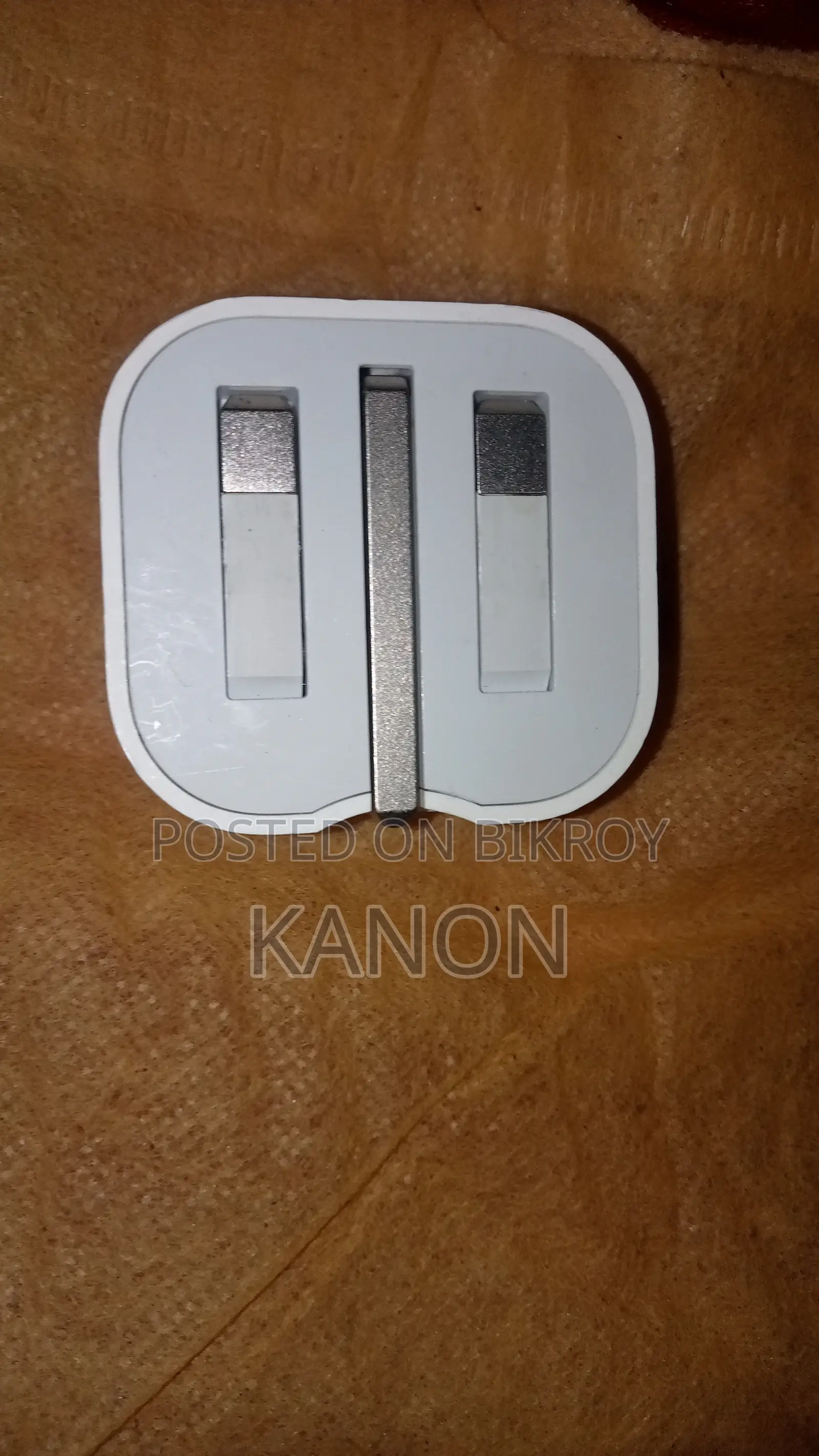 অরিজিনাল আইফোন অ্যাডাপ্টার