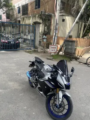 Yamaha R1 2022 Silver