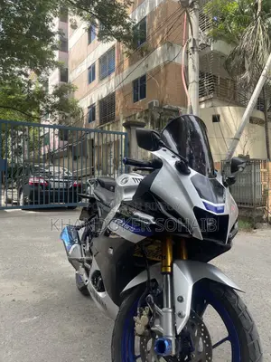 Yamaha R1 2022 Silver