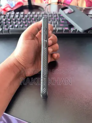 আইফোন ১৫ প্রো ম্যাক্সের জন্য স্পিগেন লিকুইড এয়ার কেস