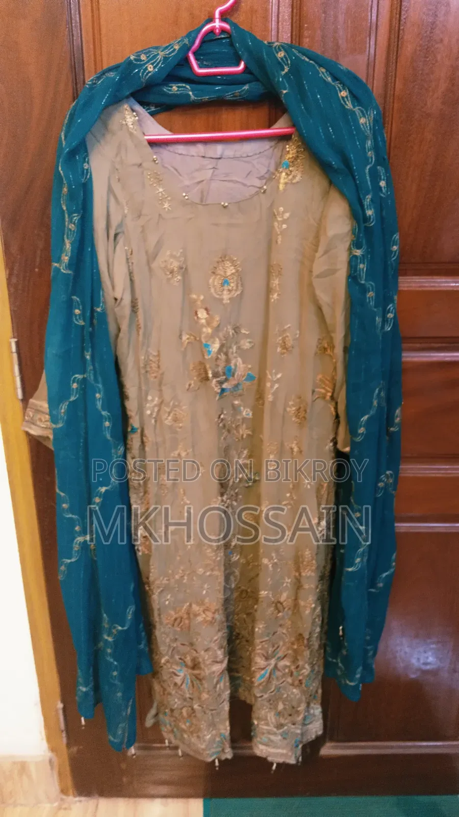 পাকিস্তানি ২ পিস ড্রেস বিক্রি করা হবে ইউজড