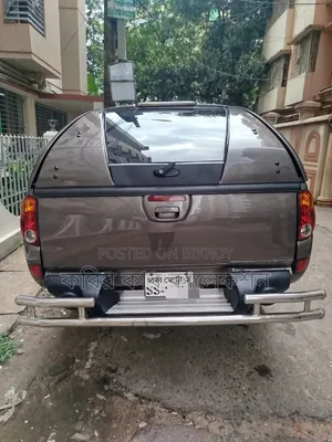 Mitsubishi L200 2010 Gray