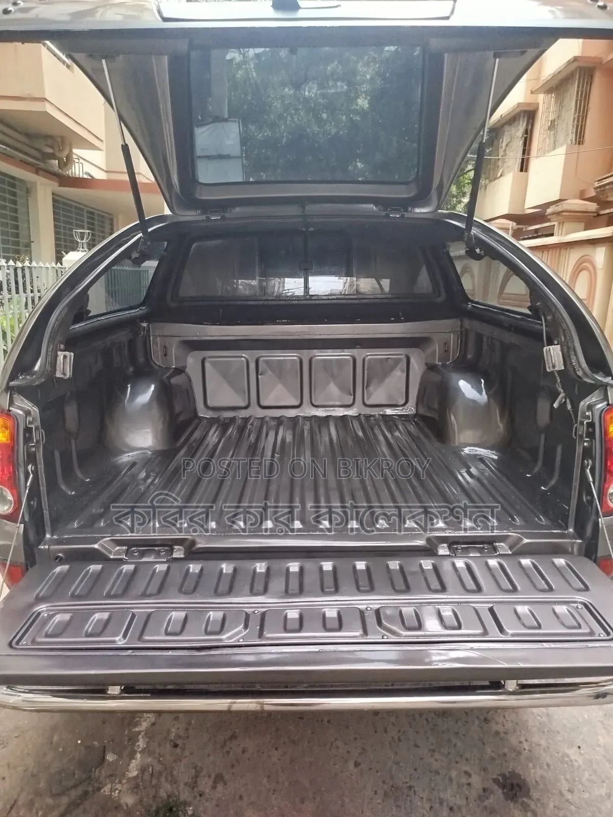 Mitsubishi L200 2010 Gray