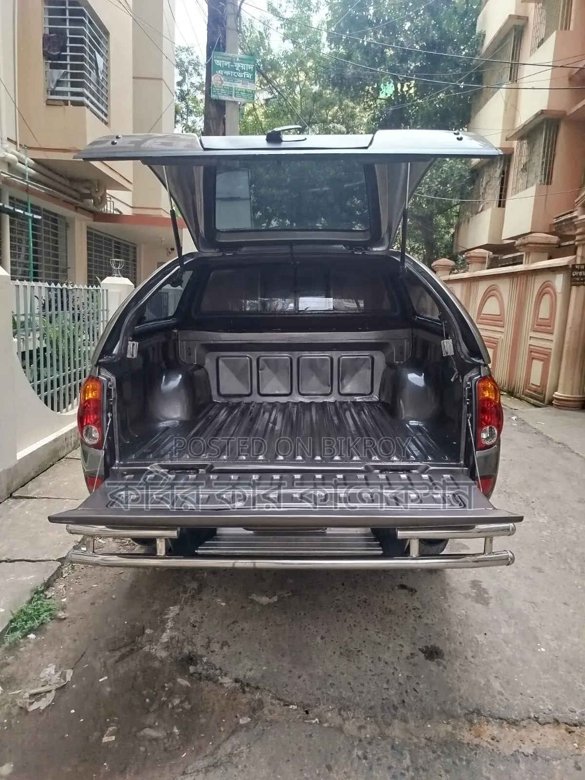 Mitsubishi L200 2010 Gray