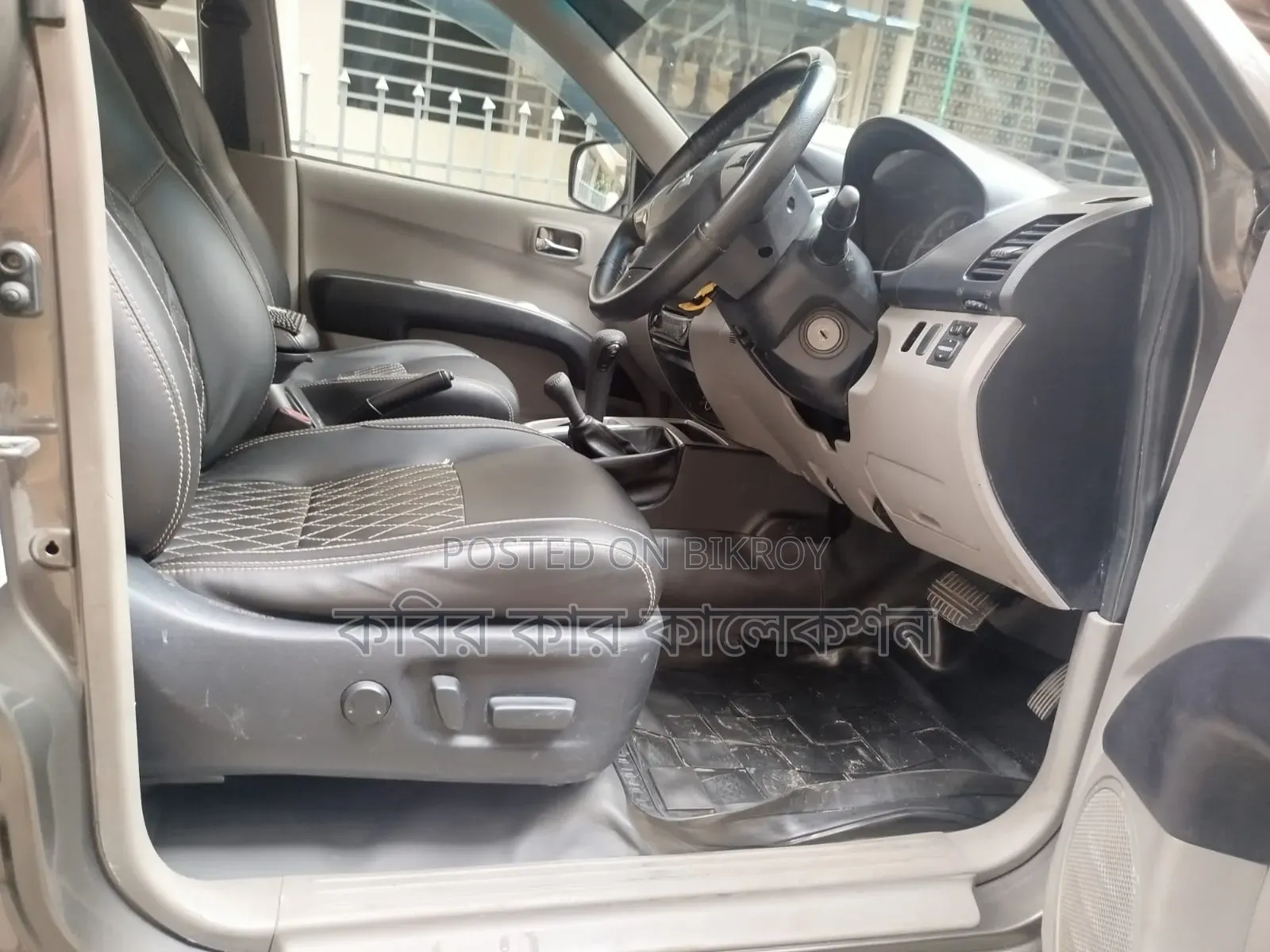 Mitsubishi L200 2010 Gray