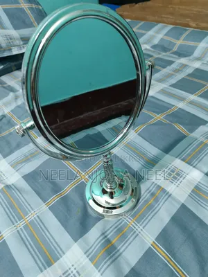 স্ট্যান্ড মিরর