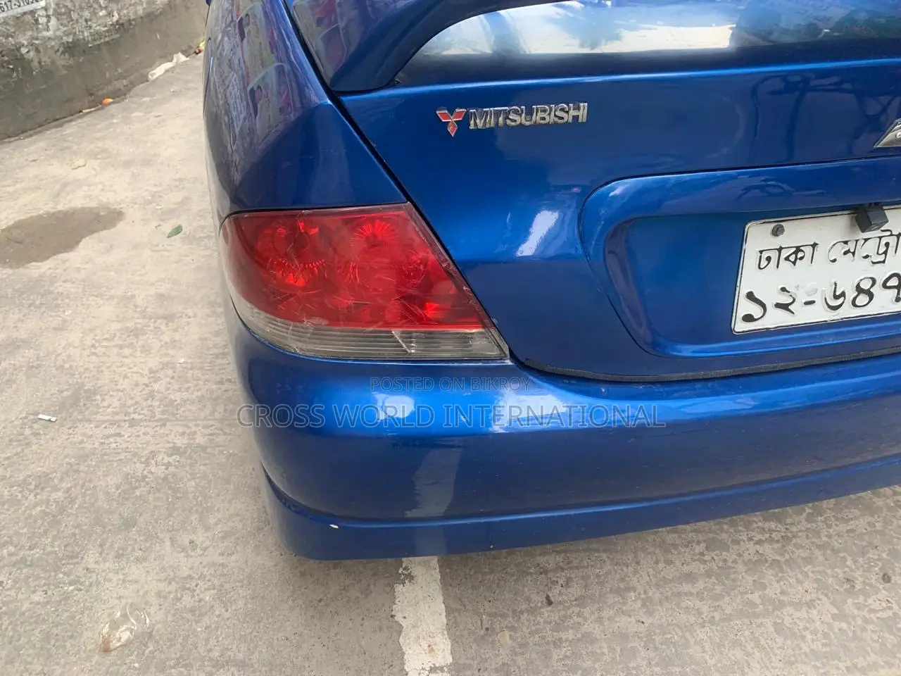 মিতসুবিশি ল্যান্সার ২০০৯ নীল