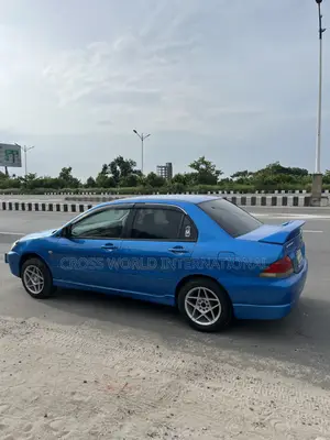 মিতসুবিশি ল্যান্সার ২০০৯ নীল