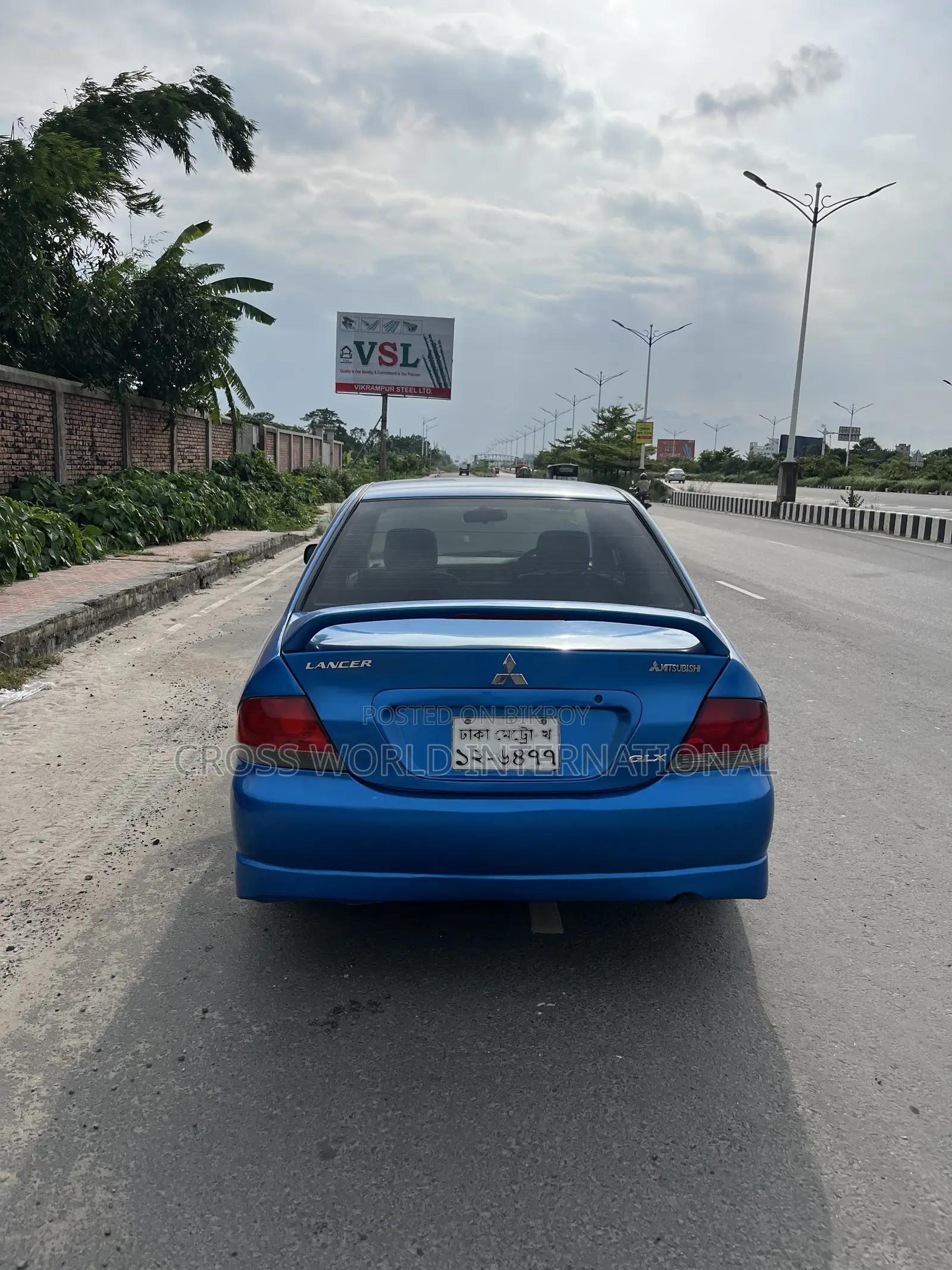 মিতসুবিশি ল্যান্সার ২০০৯ নীল