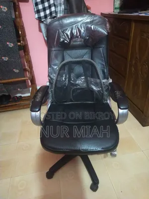 রিভলভিং চেয়ার প্রায় নতুন।