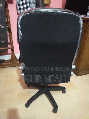 রিভলভিং চেয়ার প্রায় নতুন।