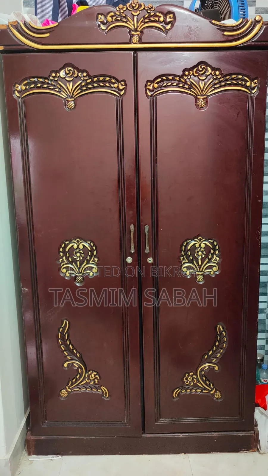 Will change home, so a wardrobe will be sold.