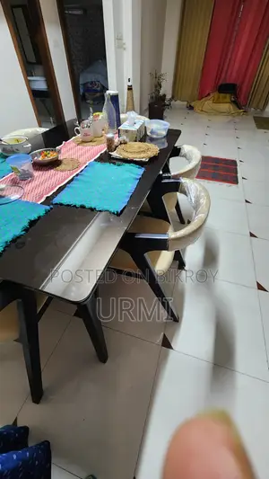 ৬ সিটার ডাইনিং টেবিল