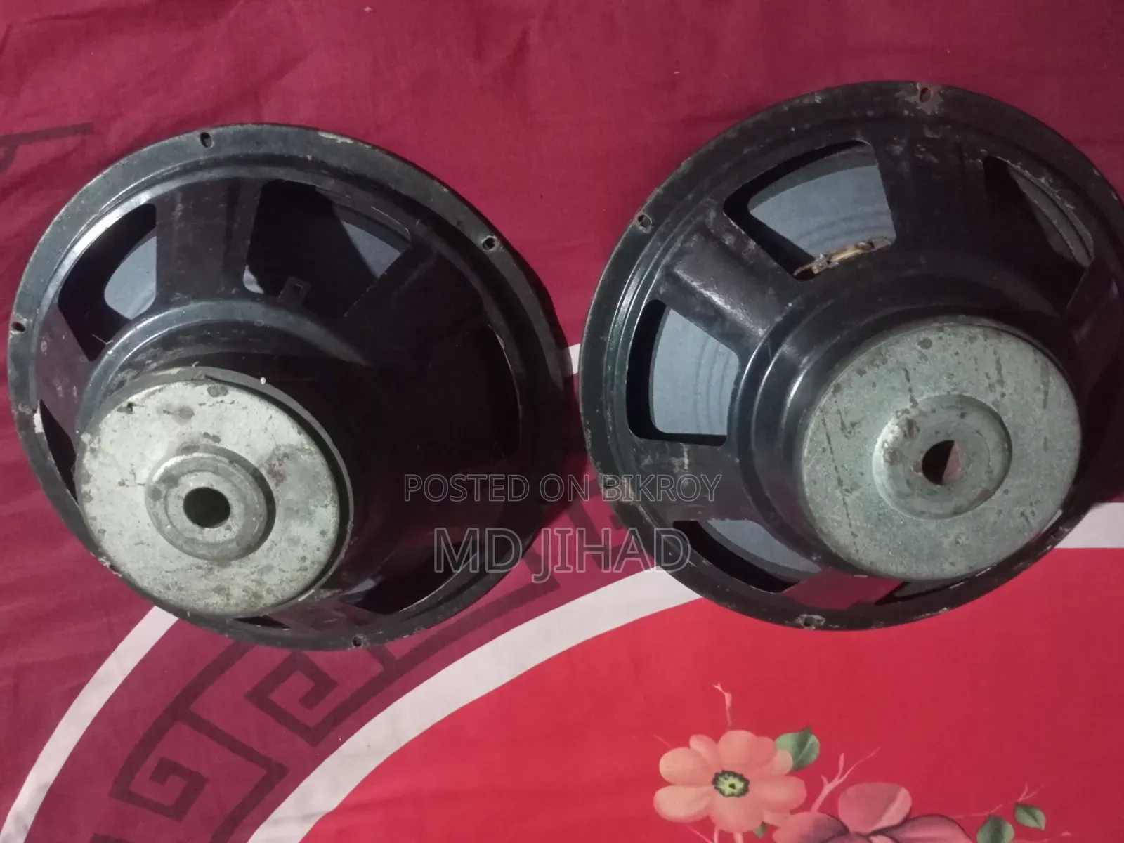 Two 12-inch speakers will be sold. Fully fresh