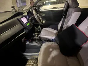Toyota Axio 1.5 Hybrid 2WD 2016 Silver