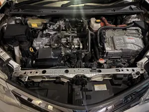 Toyota Axio 1.5 Hybrid 2WD 2016 Silver
