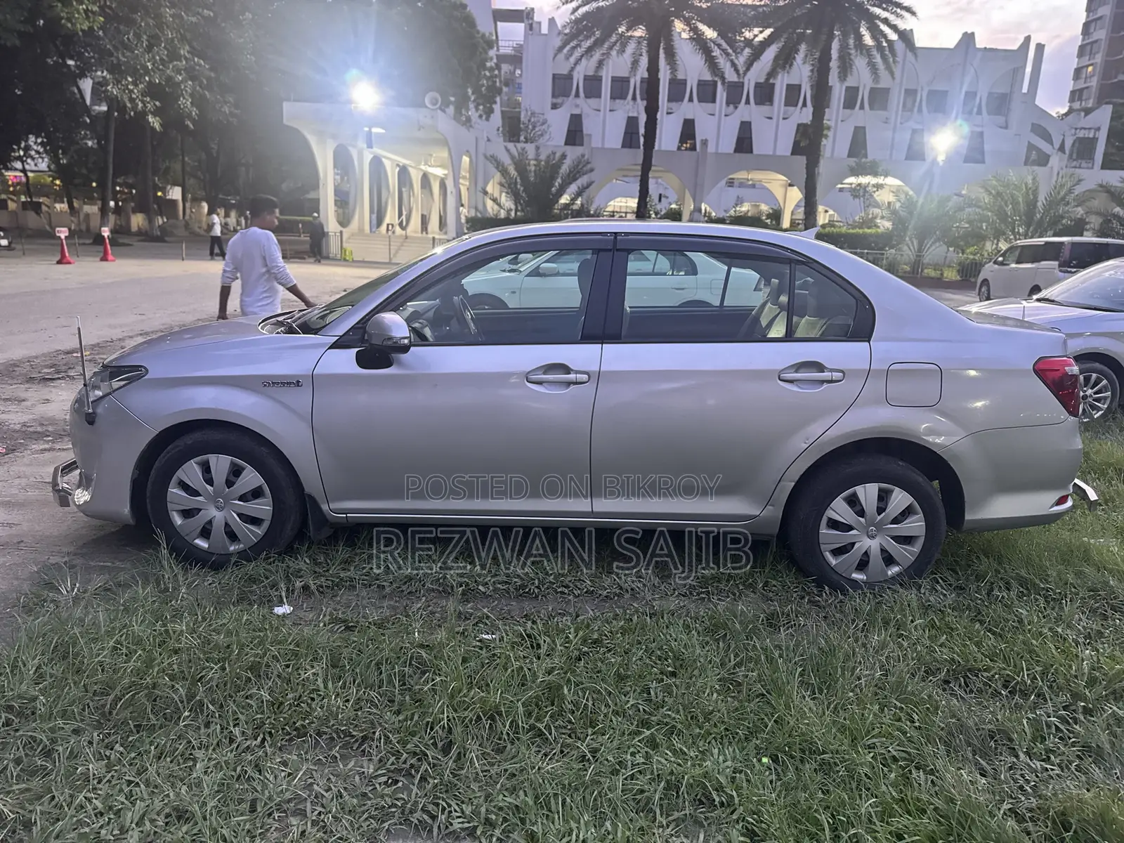 Toyota Axio 1.5 Hybrid 2WD 2016 Silver
