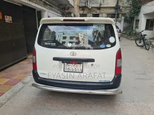 Toyota Probox ২০০৪ সাদা