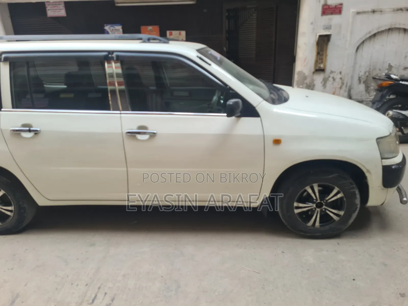 Toyota Probox ২০০৪ সাদা