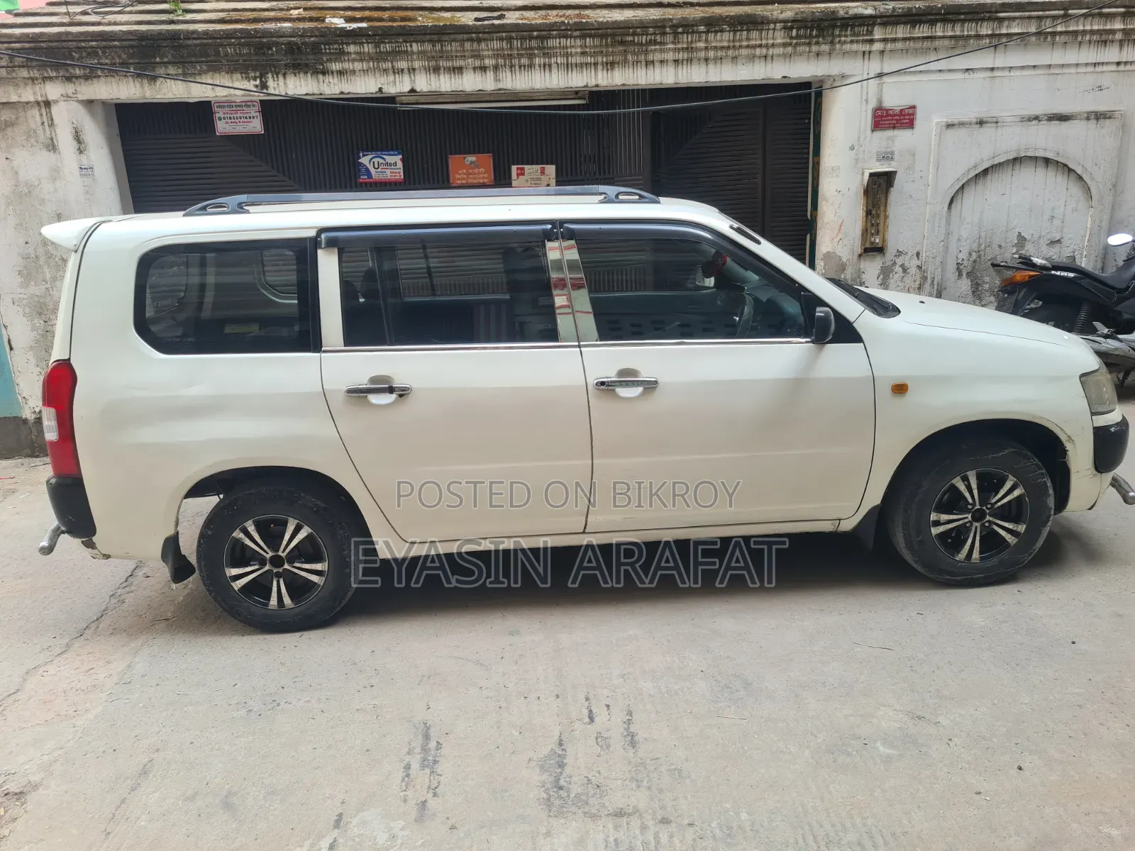 Toyota Probox ২০০৪ সাদা